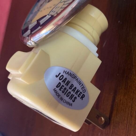 Joan Baker Designs Hand Painted Wine & Cheese Stained Glass Nightlight Grapes - Picture 6 of 11